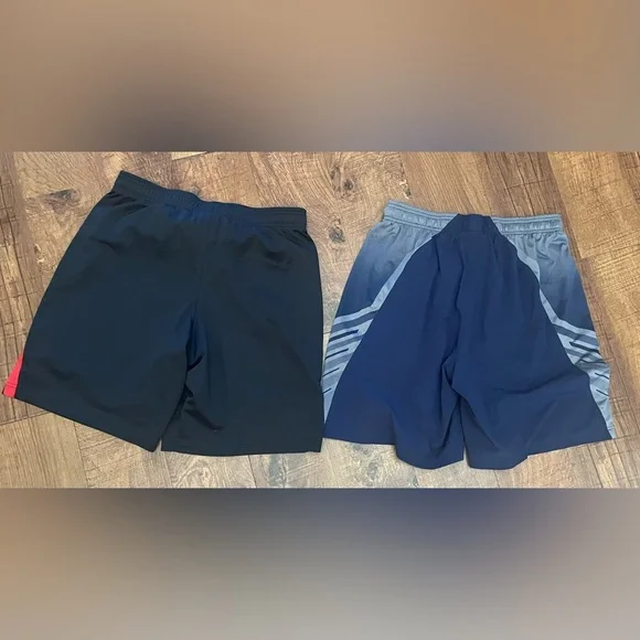 Under Armour Mens shorts 2 pairs Sz large loose fit - Picture 6 of 7